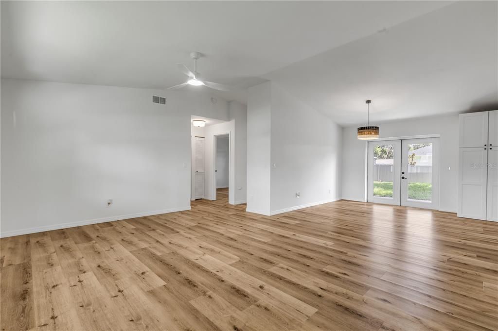 На продажу: $289,900 (3 спален, 2 ванн, 1288 Квадратных фут)