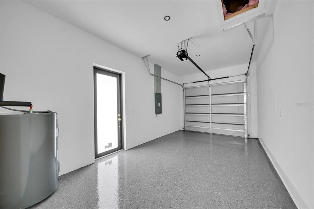 For Sale: $275,000 (3 beds, 3 baths, 1057 Square Feet)