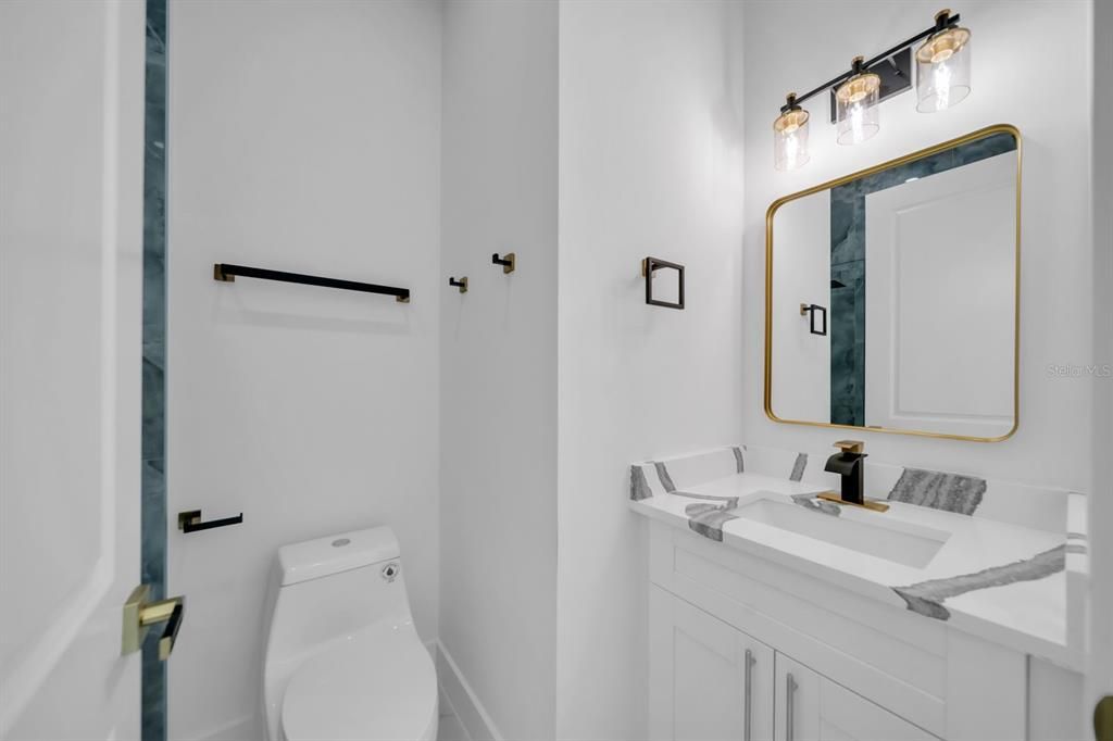 For Sale: $275,000 (3 beds, 3 baths, 1057 Square Feet)