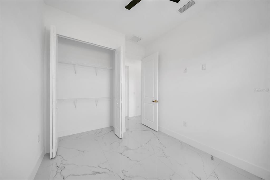 For Sale: $275,000 (3 beds, 3 baths, 1057 Square Feet)