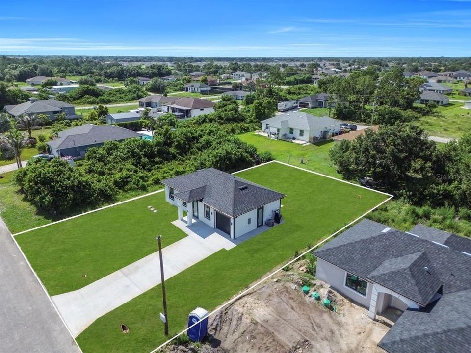 For Sale: $275,000 (3 beds, 3 baths, 1057 Square Feet)