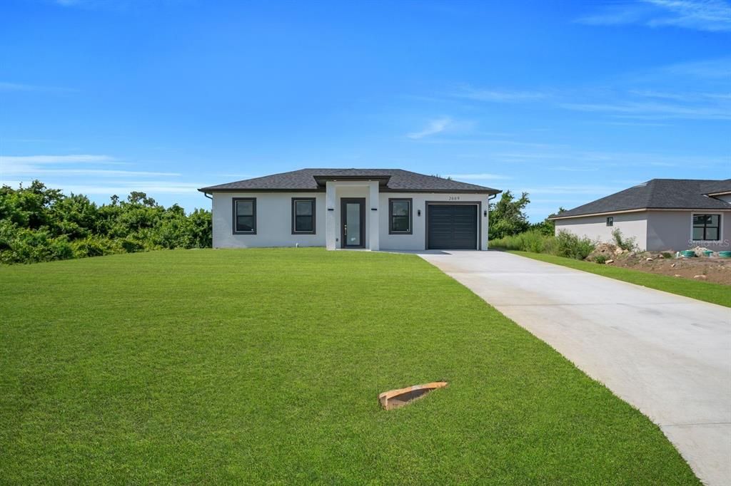 For Sale: $275,000 (3 beds, 3 baths, 1057 Square Feet)