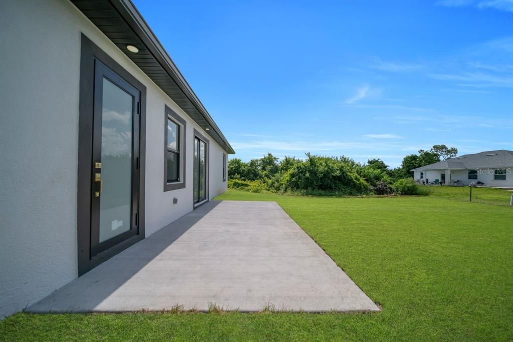 For Sale: $275,000 (3 beds, 3 baths, 1057 Square Feet)