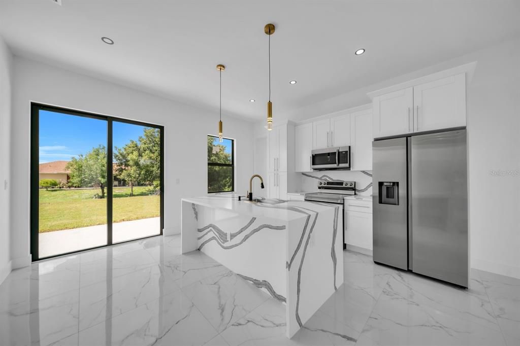 For Sale: $275,000 (3 beds, 3 baths, 1057 Square Feet)