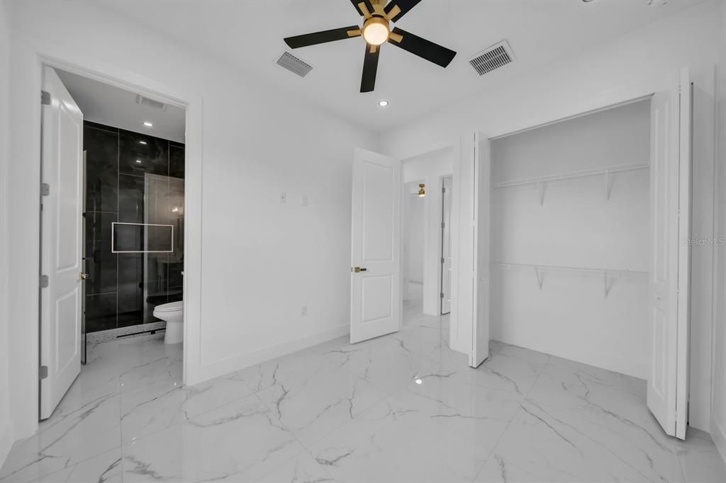 For Sale: $275,000 (3 beds, 3 baths, 1057 Square Feet)