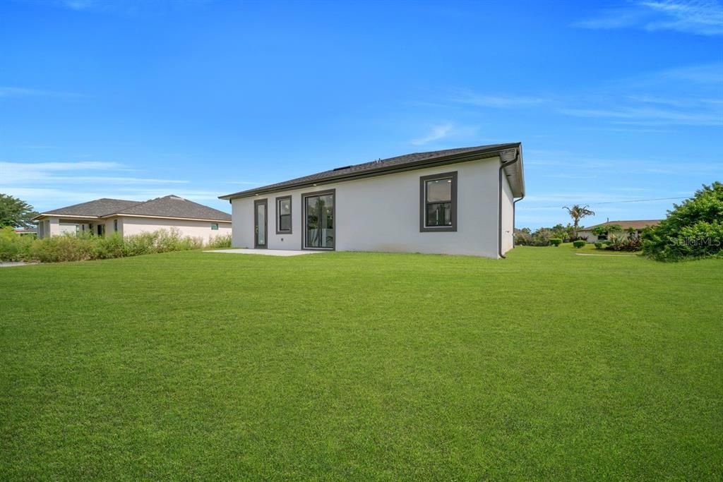 For Sale: $275,000 (3 beds, 3 baths, 1057 Square Feet)