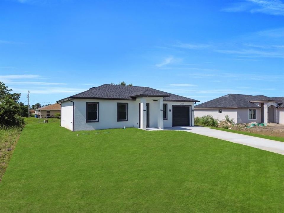 For Sale: $275,000 (3 beds, 3 baths, 1057 Square Feet)