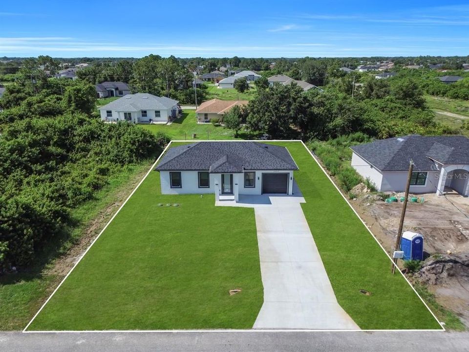 For Sale: $275,000 (3 beds, 3 baths, 1057 Square Feet)