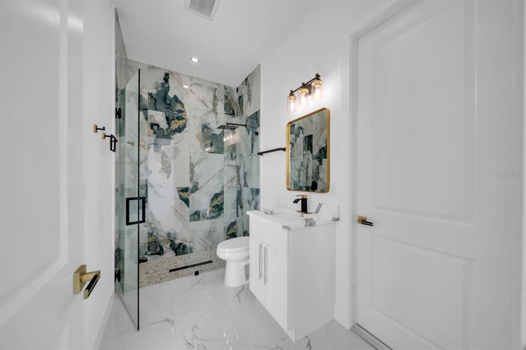 For Sale: $275,000 (3 beds, 3 baths, 1057 Square Feet)