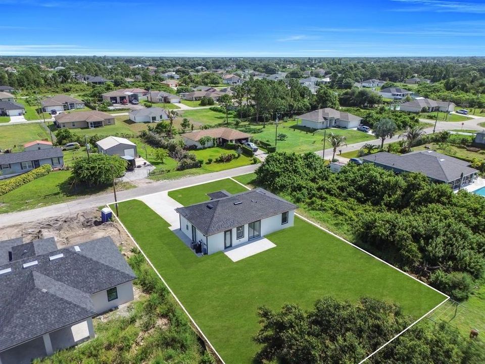 For Sale: $275,000 (3 beds, 3 baths, 1057 Square Feet)