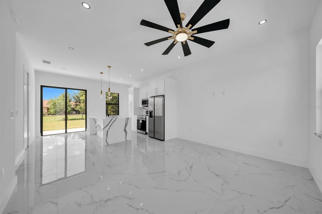 For Sale: $275,000 (3 beds, 3 baths, 1057 Square Feet)