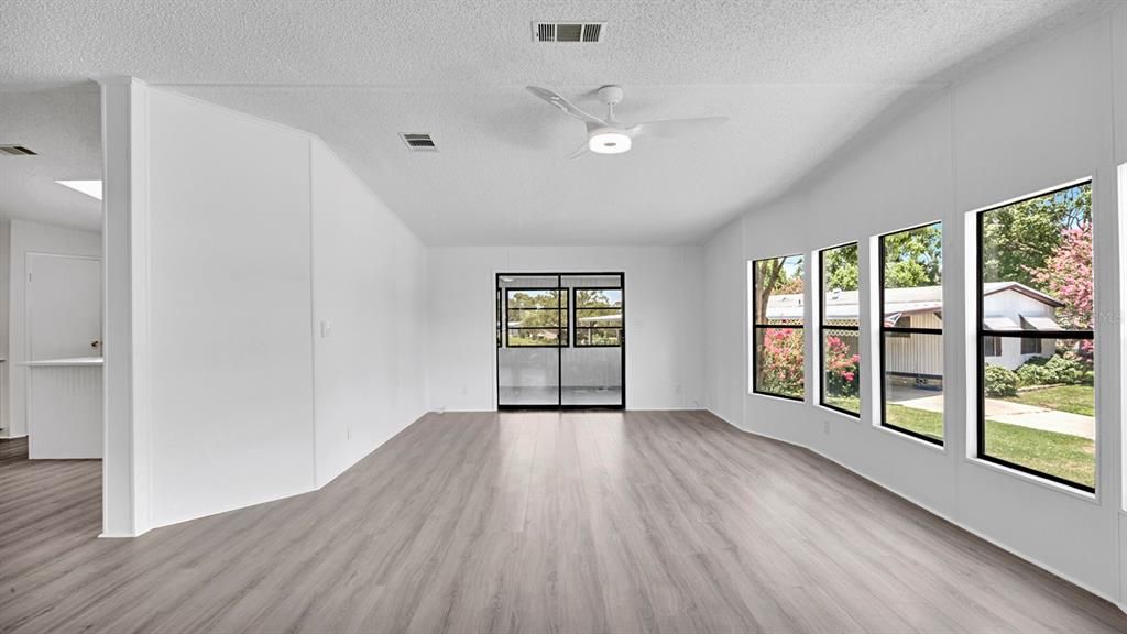Activo con contrato: $169,950 (2 camas, 2 baños, 1588 Pies cuadrados)