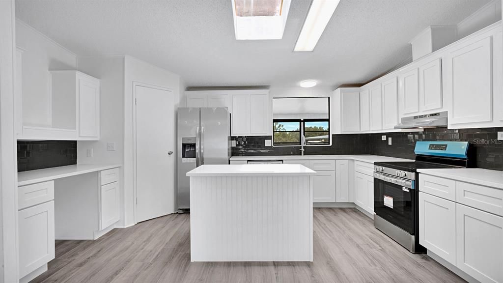 Activo con contrato: $169,950 (2 camas, 2 baños, 1588 Pies cuadrados)