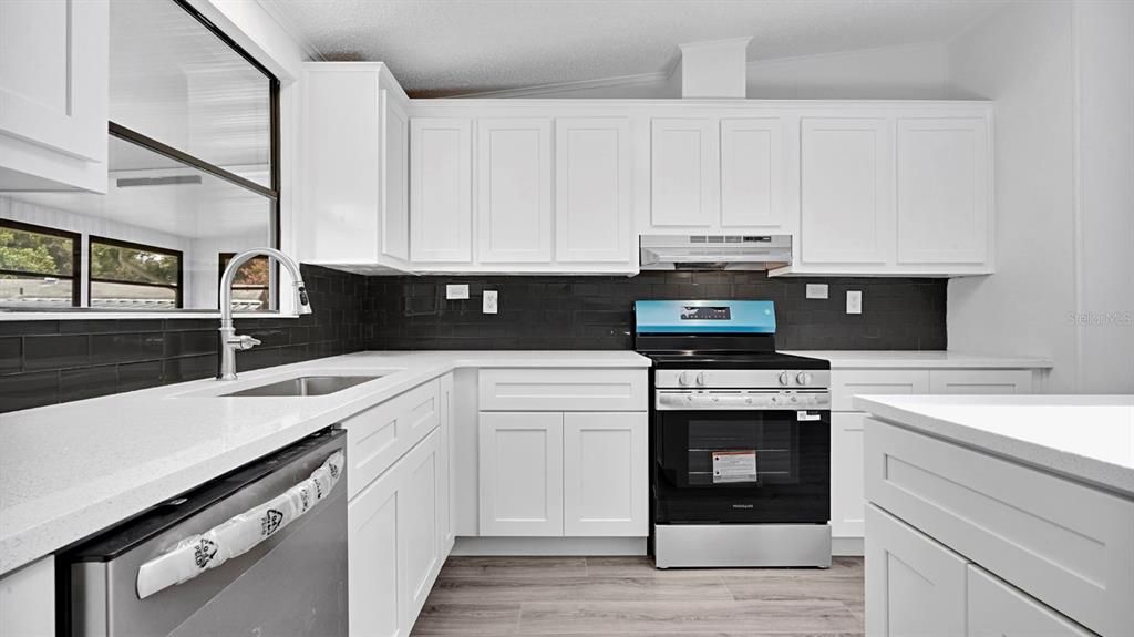 Activo con contrato: $169,950 (2 camas, 2 baños, 1588 Pies cuadrados)