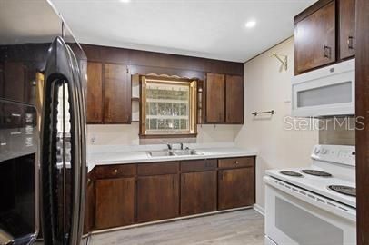 В аренду: $2,200 (4 спален, 2 ванн, 1400 Квадратных фут)