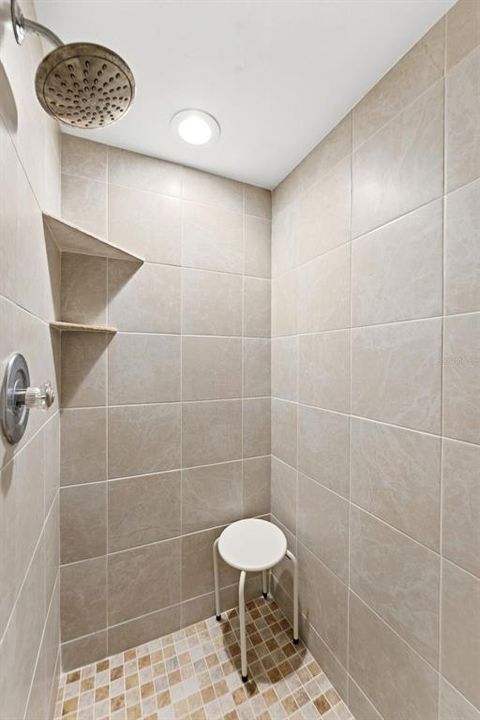 For Sale: $190,000 (2 beds, 2 baths, 1090 Square Feet)