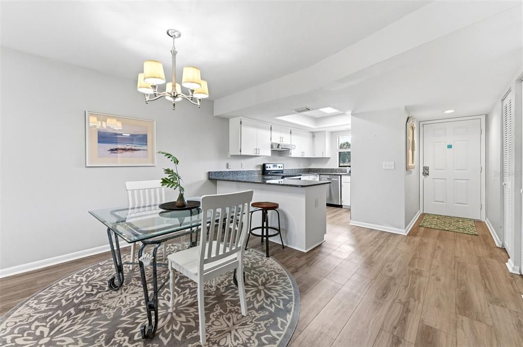For Sale: $190,000 (2 beds, 2 baths, 1090 Square Feet)
