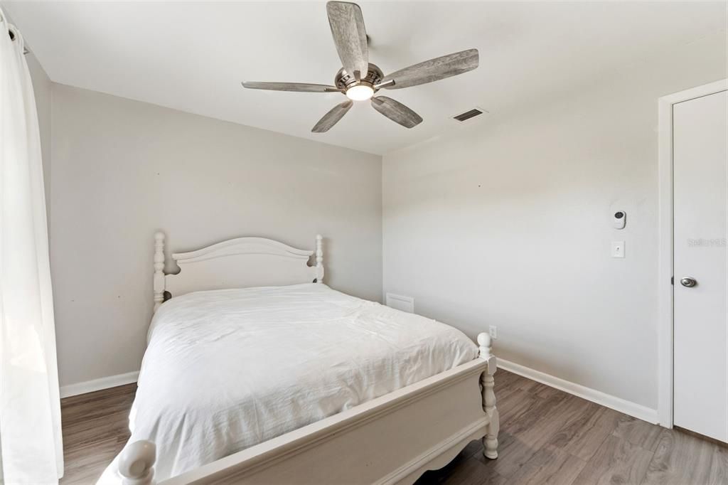 For Sale: $190,000 (2 beds, 2 baths, 1090 Square Feet)