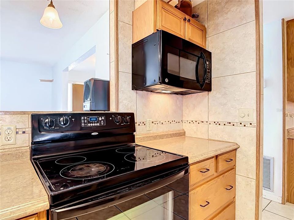 На продажу: $320,000 (3 спален, 2 ванн, 1808 Квадратных фут)
