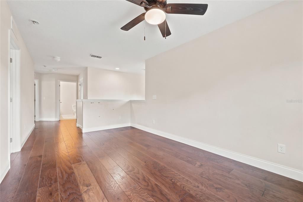 En Venta: $499,900 (4 camas, 3 baños, 2512 Pies cuadrados)