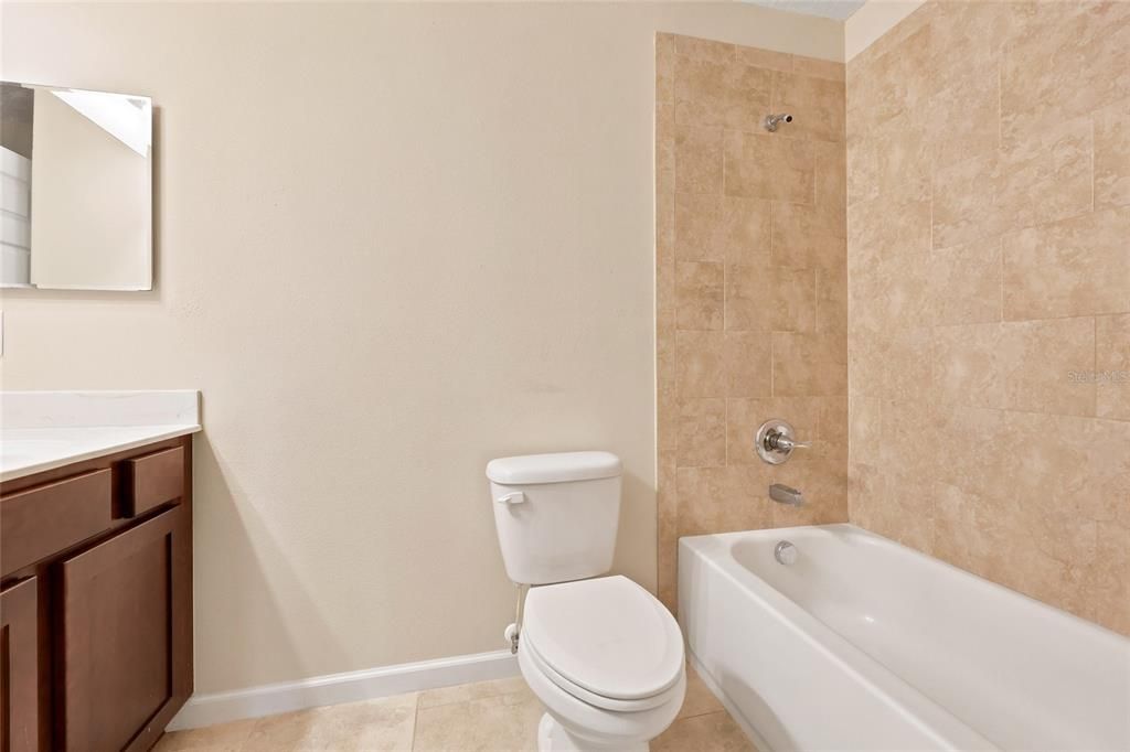 En Venta: $499,900 (4 camas, 3 baños, 2512 Pies cuadrados)