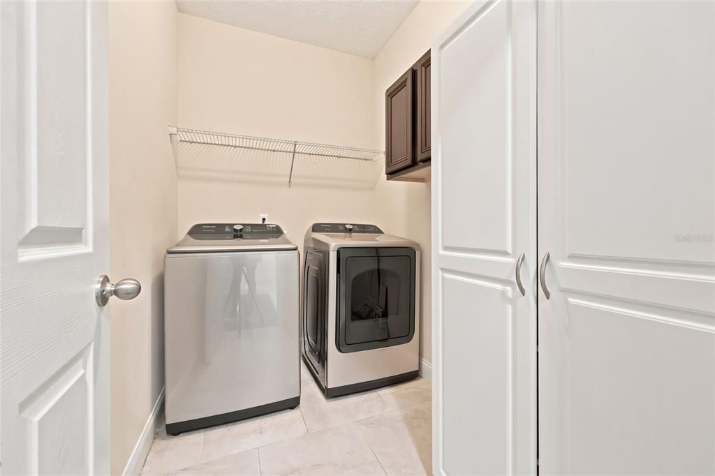 En Venta: $499,900 (4 camas, 3 baños, 2512 Pies cuadrados)