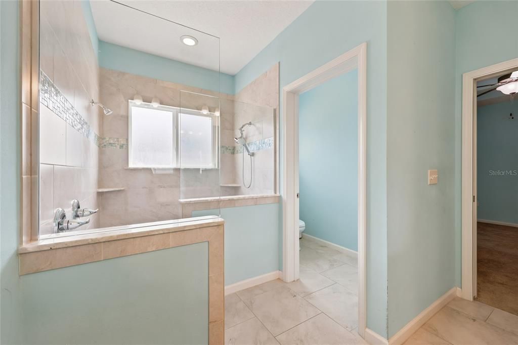 En Venta: $499,900 (4 camas, 3 baños, 2512 Pies cuadrados)