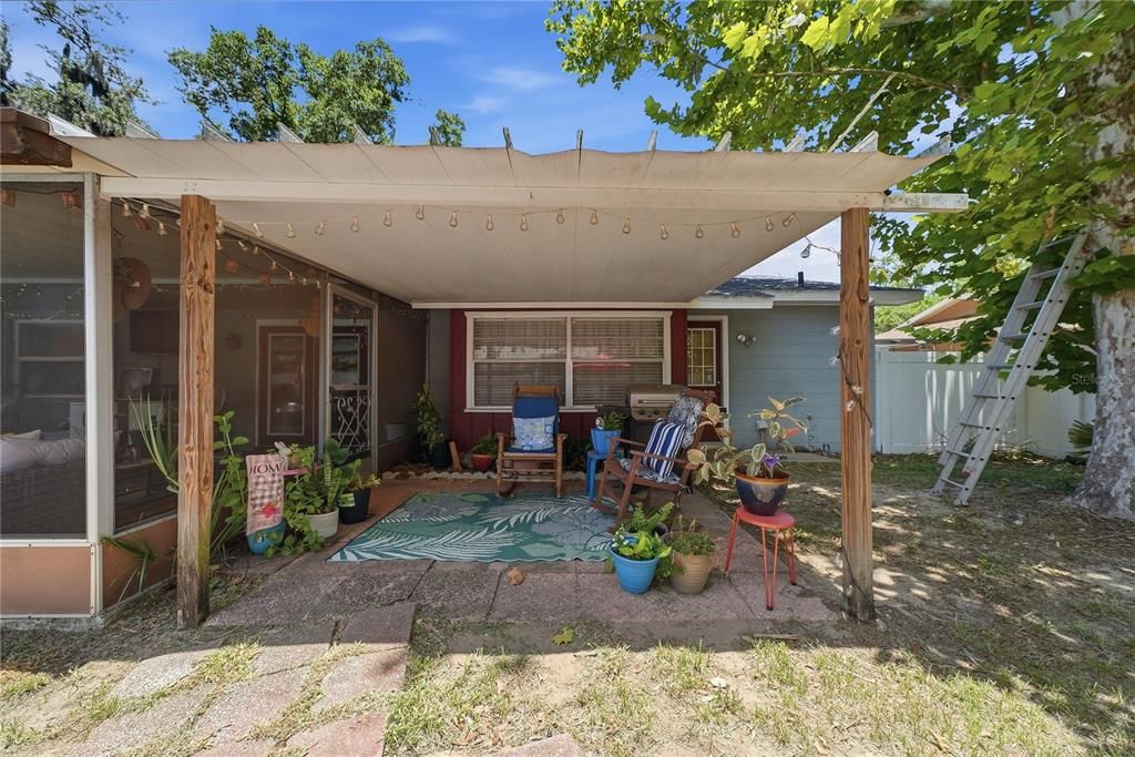 На продажу: $349,900 (4 спален, 2 ванн, 1430 Квадратных фут)
