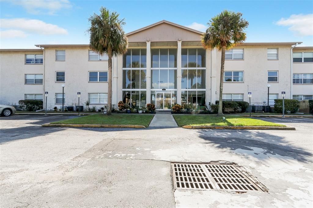 For Sale: $98,000 (2 beds, 1 baths, 761 Square Feet)