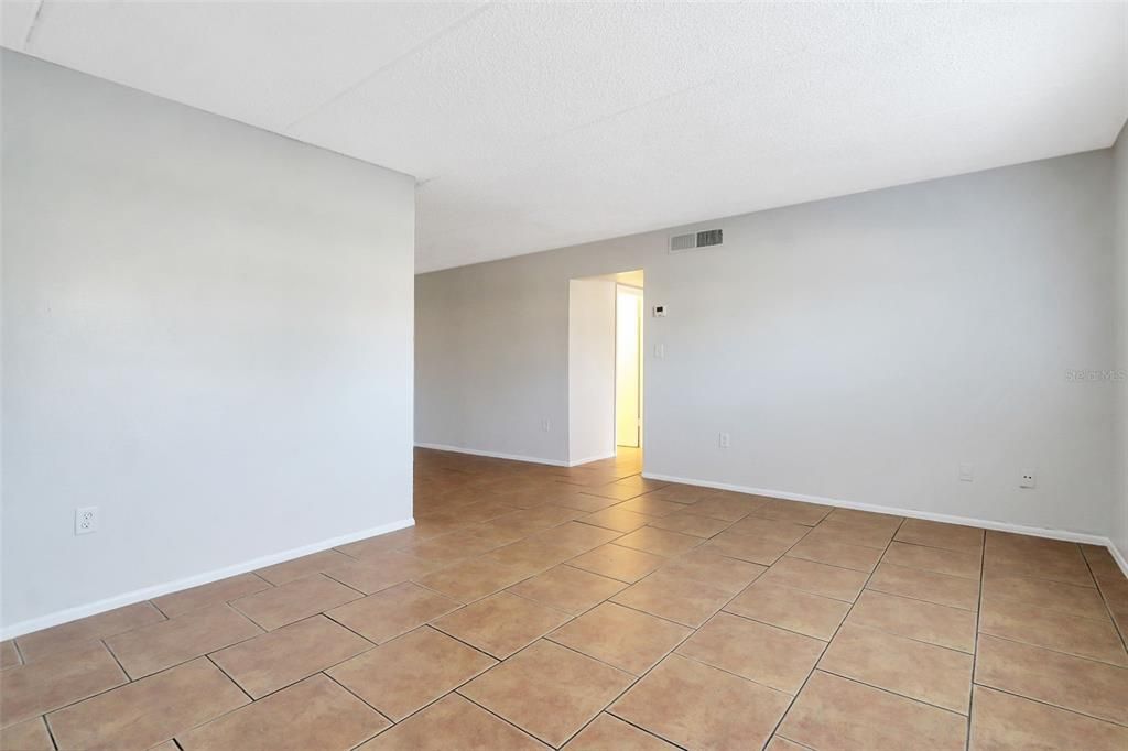 For Sale: $98,000 (2 beds, 1 baths, 761 Square Feet)