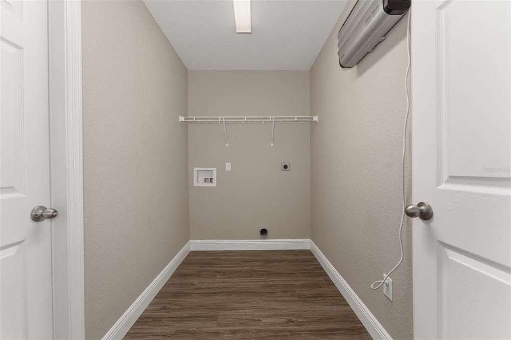 For Sale: $275,000 (3 beds, 2 baths, 1638 Square Feet)