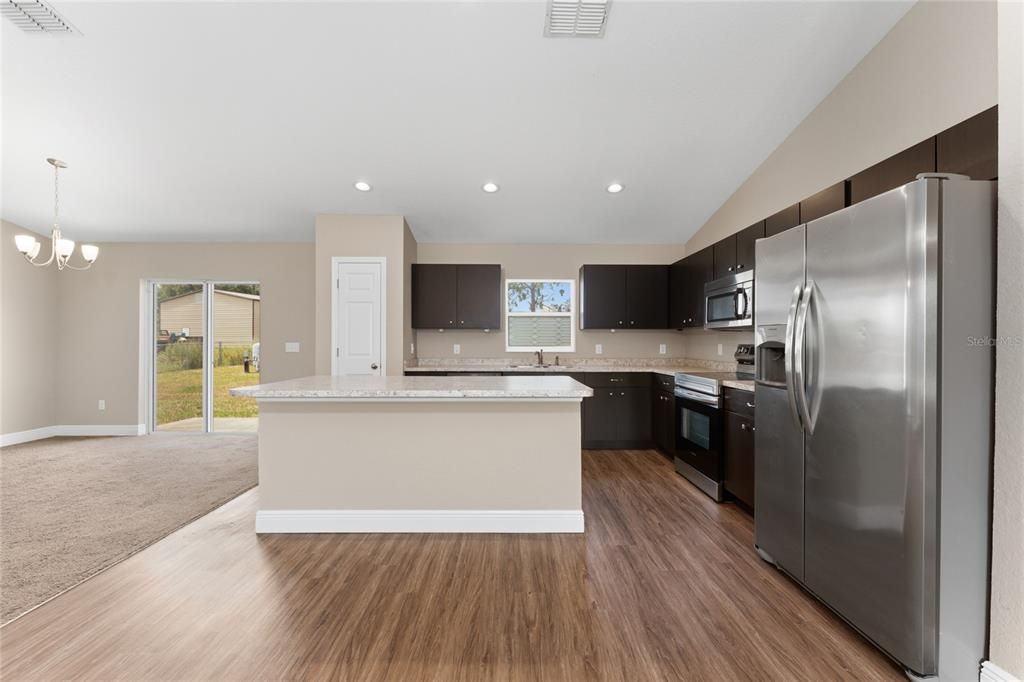 For Sale: $275,000 (3 beds, 2 baths, 1638 Square Feet)