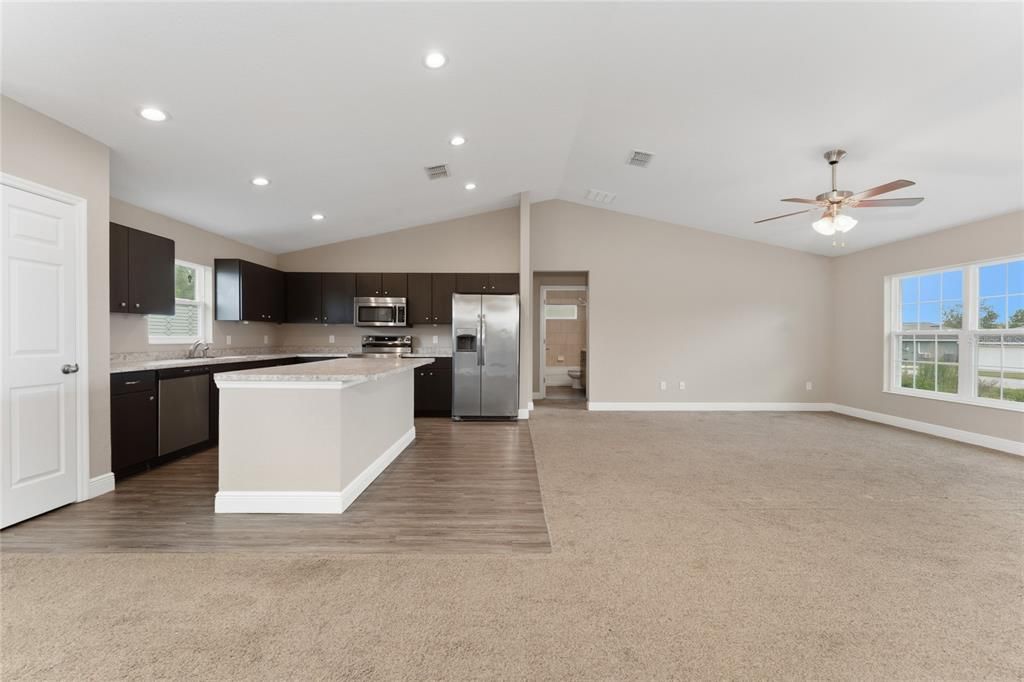 For Sale: $275,000 (3 beds, 2 baths, 1638 Square Feet)