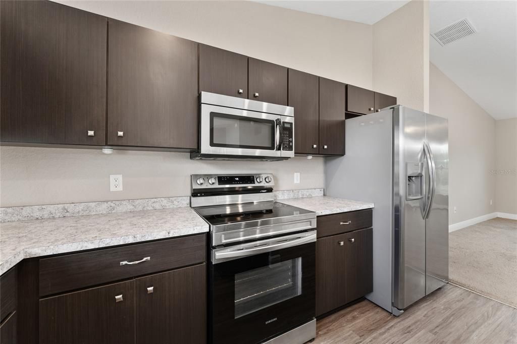 For Sale: $275,000 (3 beds, 2 baths, 1638 Square Feet)