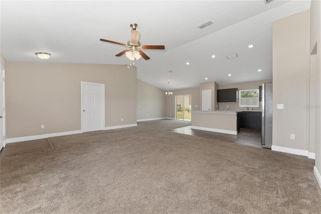 For Sale: $275,000 (3 beds, 2 baths, 1638 Square Feet)