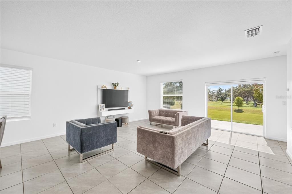 For Sale: $374,900 (4 beds, 2 baths, 1842 Square Feet)
