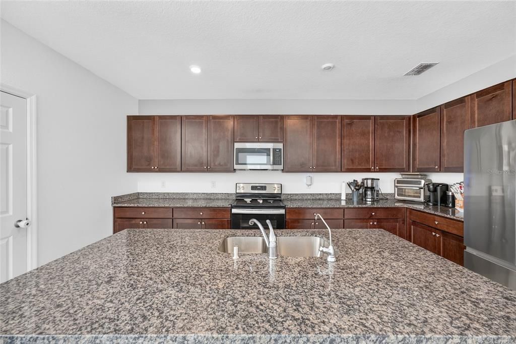 For Sale: $374,900 (4 beds, 2 baths, 1842 Square Feet)