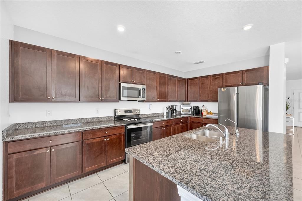 For Sale: $374,900 (4 beds, 2 baths, 1842 Square Feet)