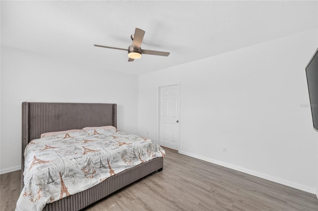 For Sale: $374,900 (4 beds, 2 baths, 1842 Square Feet)