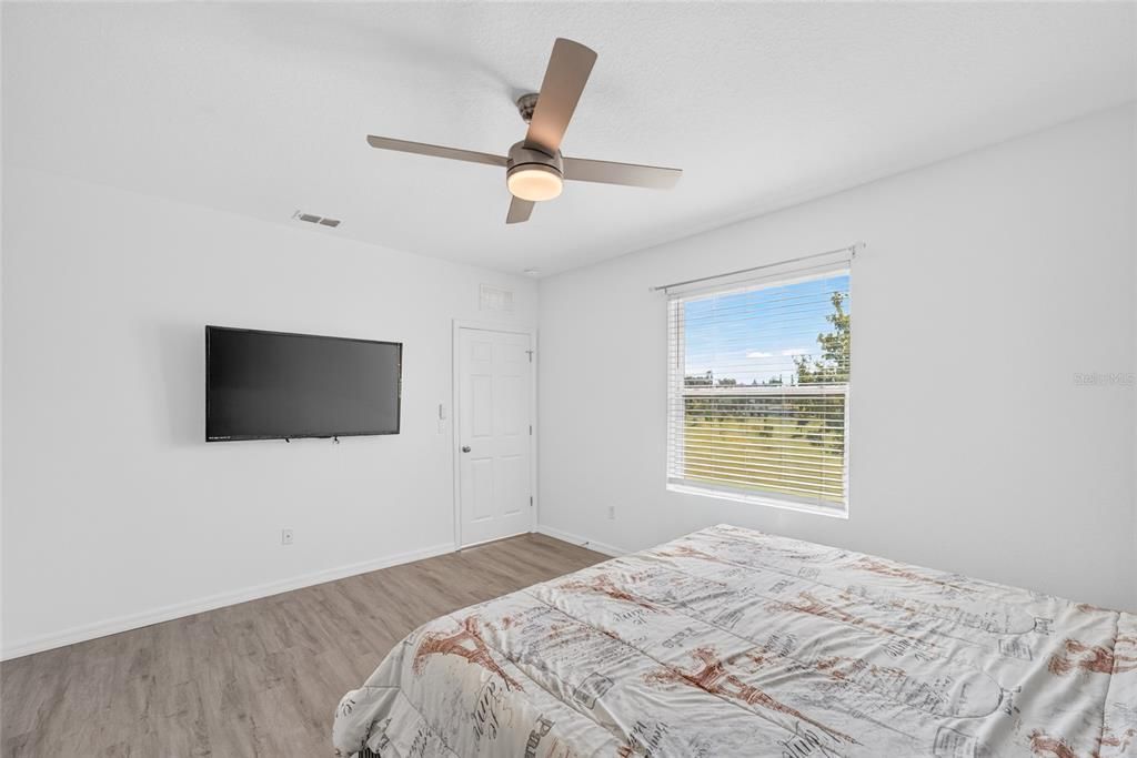 For Sale: $374,900 (4 beds, 2 baths, 1842 Square Feet)