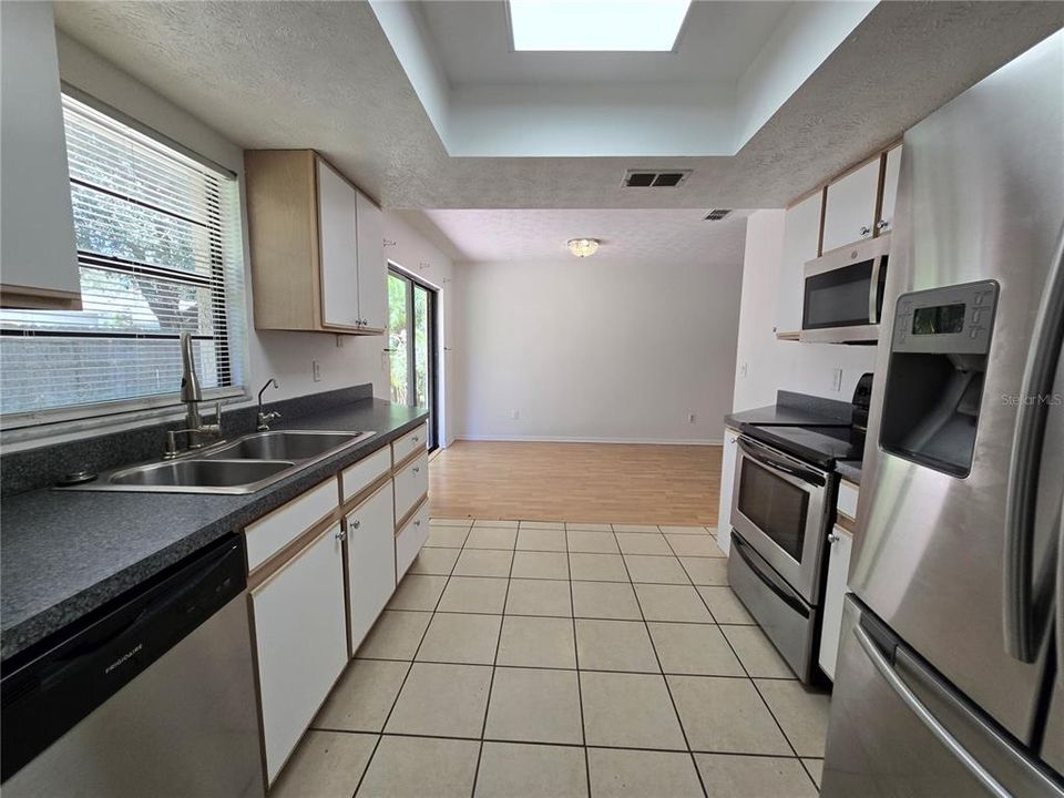 В аренду: $2,195 (3 спален, 2 ванн, 1254 Квадратных фут)