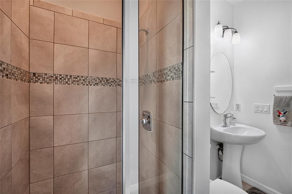 На продажу: $834,999 (7 спален, 4 ванн, 4704 Квадратных фут)