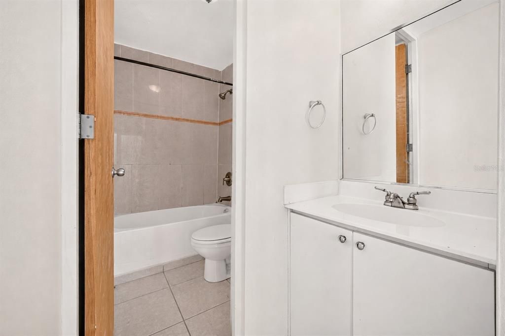 На продажу: $355,000 (4 спален, 2 ванн, 1915 Квадратных фут)