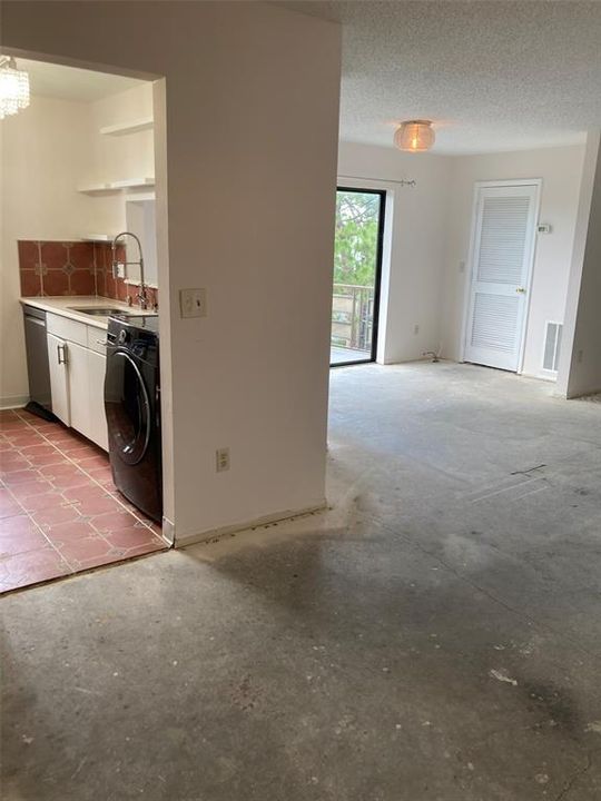 For Sale: $110,000 (2 beds, 2 baths, 1100 Square Feet)