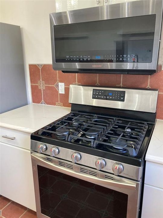 For Sale: $110,000 (2 beds, 2 baths, 1100 Square Feet)