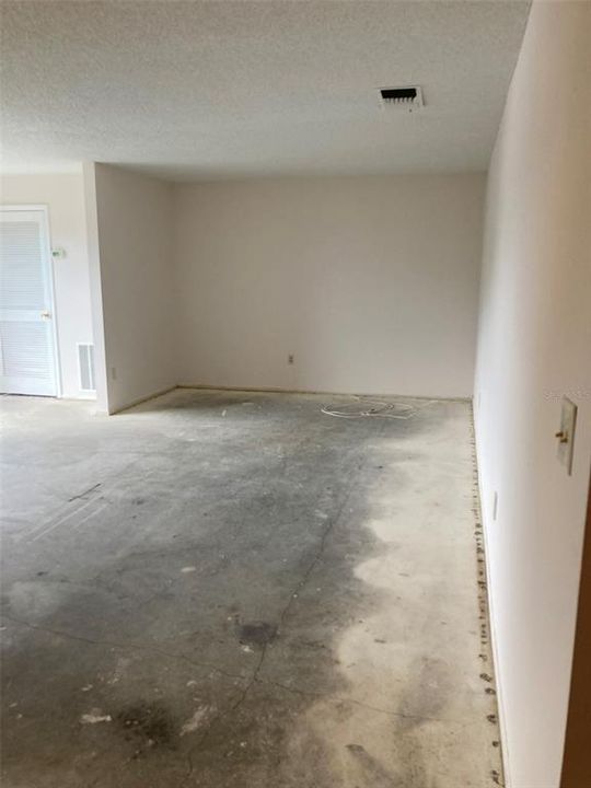 For Sale: $110,000 (2 beds, 2 baths, 1100 Square Feet)