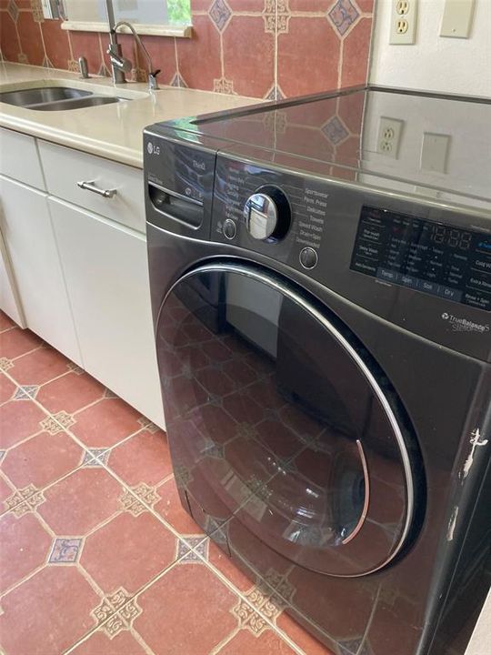 For Sale: $110,000 (2 beds, 2 baths, 1100 Square Feet)