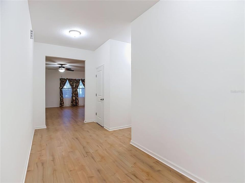 En Venta: $300,000 (4 camas, 2 baños, 1992 Pies cuadrados)