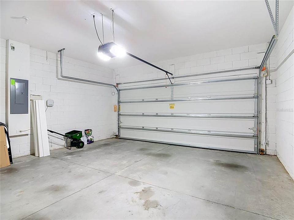 En Venta: $300,000 (4 camas, 2 baños, 1992 Pies cuadrados)