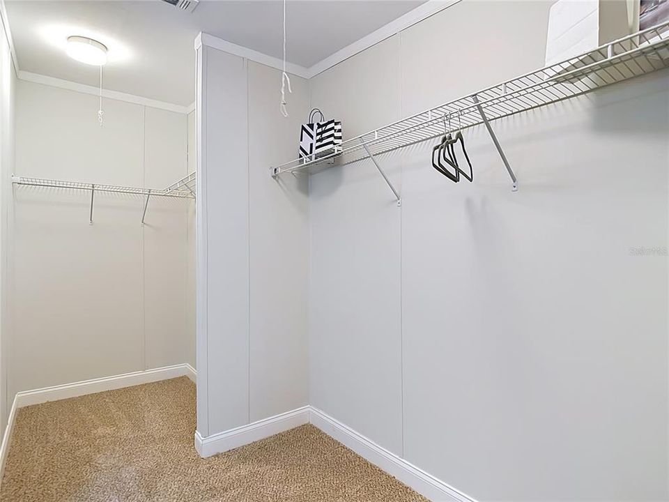 На продажу: $299,900 (3 спален, 2 ванн, 1800 Квадратных фут)